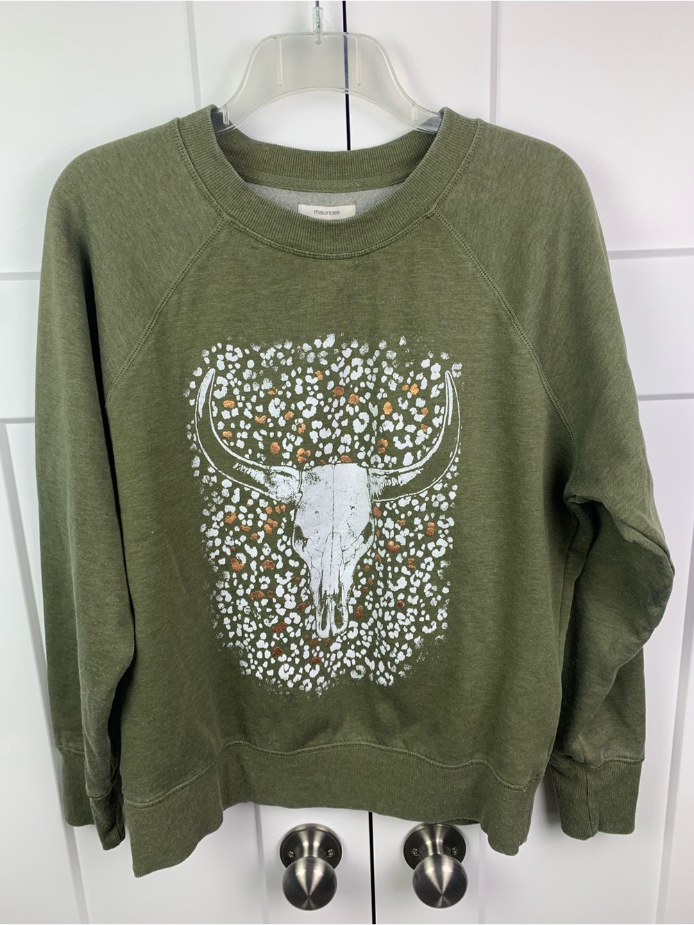 Maurices MEDIUM Crewneck Sweatshirt Highland Cow Skull Boho Floral Western Green - Picture 1 of 5